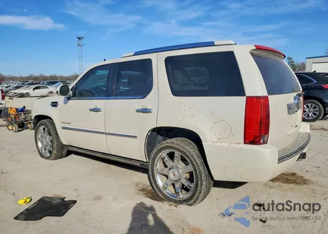 2013 Cadillac Escalade Luxury z USA, uszkodzony, nr VIN 1GYS4BEF8DR228202